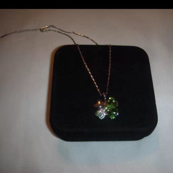 "ST. PATRICK'S  DAY"FOUR LEAF CLOVER NECKLACE - Picture 3 of 4