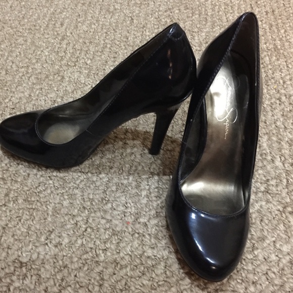 Jessica Simpson pump