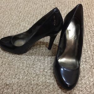 Jessica Simpson pump