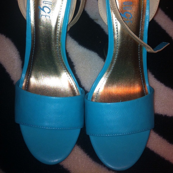 Rogue brand wedges size 9 nwt!!! - Picture 2 of 4