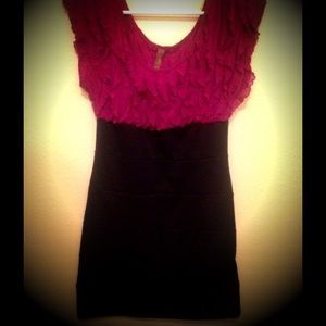 Adorable plum colored dress with black bottom 💞