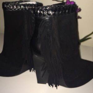 🎉Black Wedge Fringe Booties
