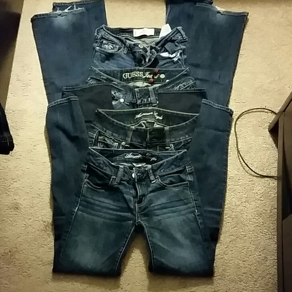 Bundle 2tops w4 pair of jeans hollister, AE, guess