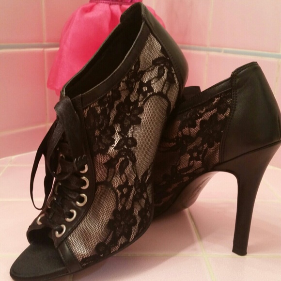 Black lace open toe heels - Picture 3 of 4
