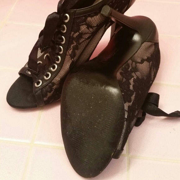 Black lace open toe heels - Picture 4 of 4