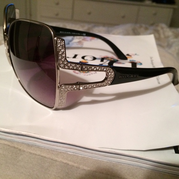 Silver black &Crystal  sunglasses,almost new 🎊👍