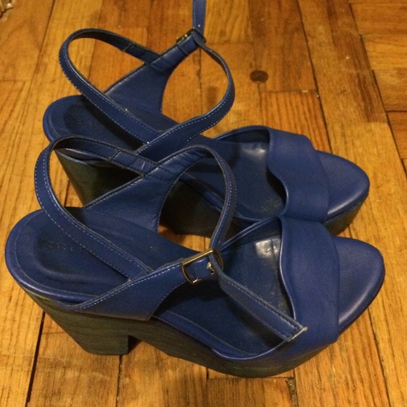 Blue open toed heels - Picture 2 of 4