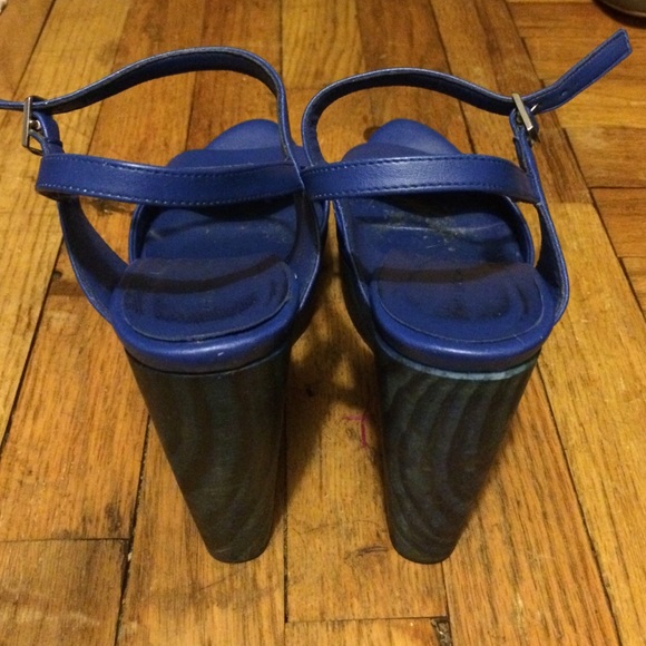 Blue open toed heels - Picture 3 of 4