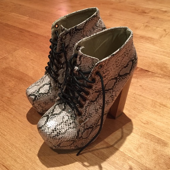 Shoes - High heel bootie