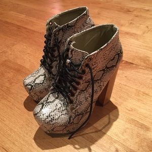 High heel bootie