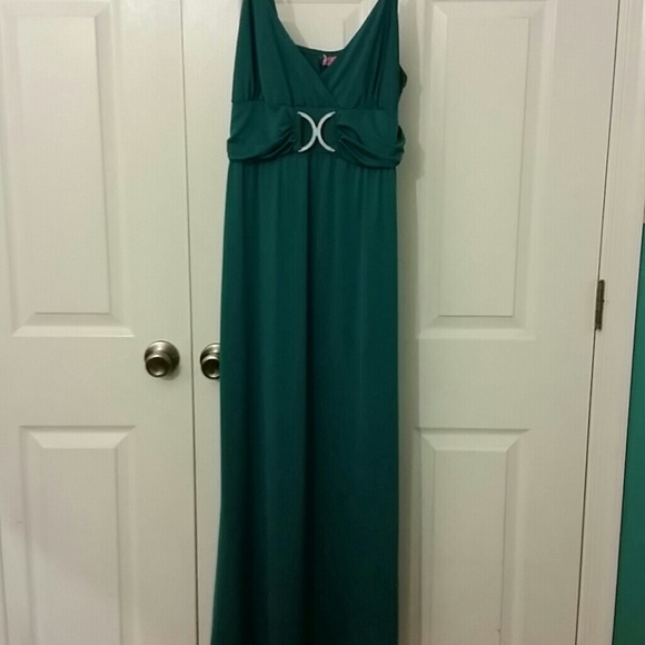 Dress - Picture 3 of 3