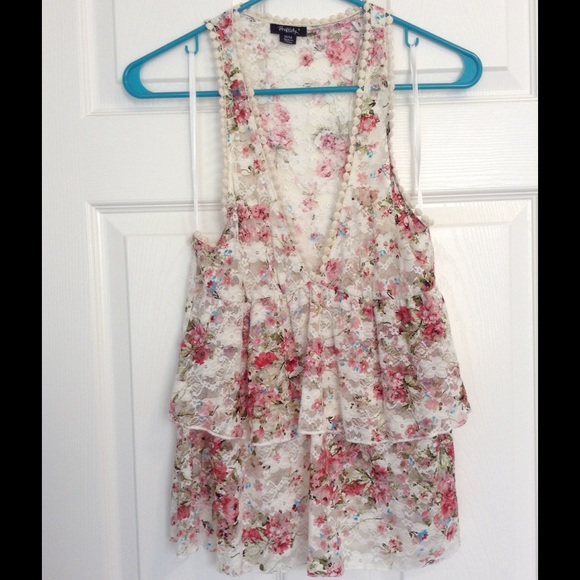 🚫SOLD🚫 Floral Patterned Lace Top - Festival Wear - Picture 1 of 4