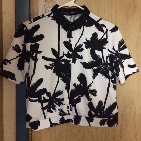Cropped button cup shirt