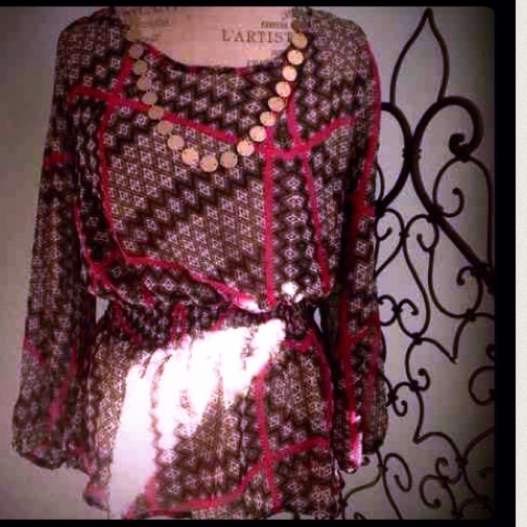 Pretty Chic Top - Picture 3 of 3