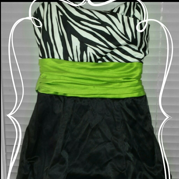 NEW  FORMAL  DRESS