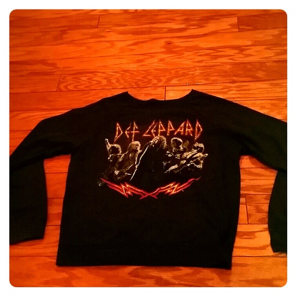 Grunge def leppard crewneck pullover.