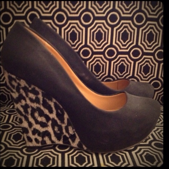 ✨REDUCED✨Shoe dazzle