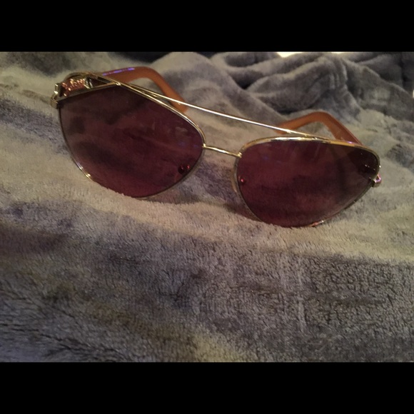 Authentic GUESS brown/gold like New sunglasses