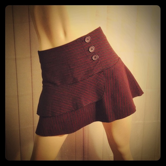 Perfect red pinstriped black ruffled mini skirt - Picture 1 of 3