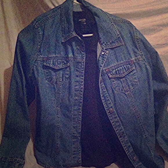 Lightweight denim jacket