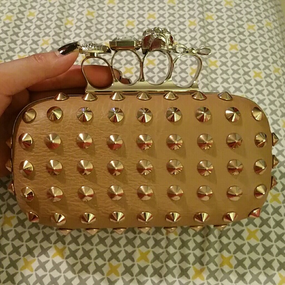 Awesome tan studded skull with diamonds clutch!