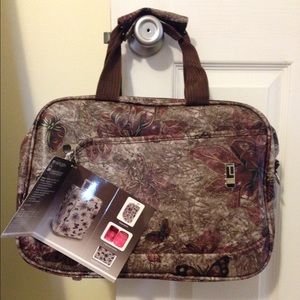 💐NWT Travel concepts papillion luggage piece! 👜