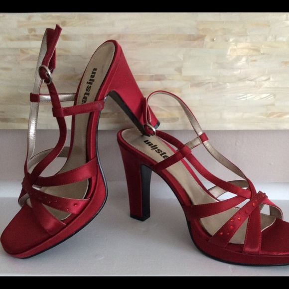 ~NEW~ NEVER WORN~
