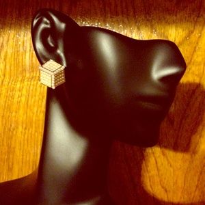 ⚪️Square Pearls earrings⚪️