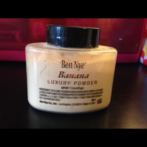 Ben Nye Banana and Cameo powder