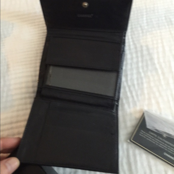 Authentic Chanel patten leather wallet - Picture 2 of 16