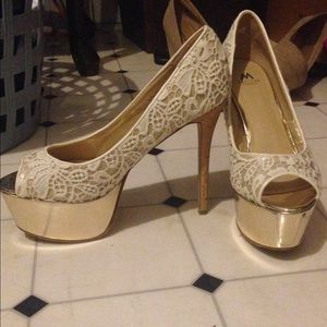 Shoe dazzle heels