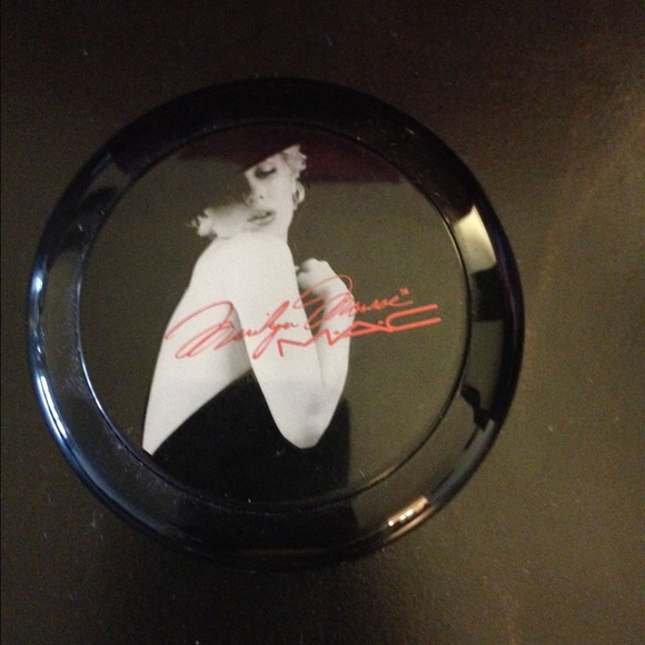MAC limited edition Marilyn Monroe beauty powder