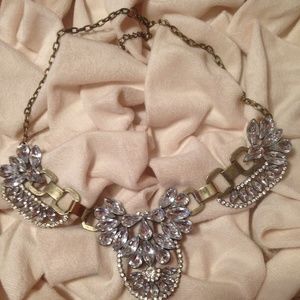 STATEMENT NECKLACE
