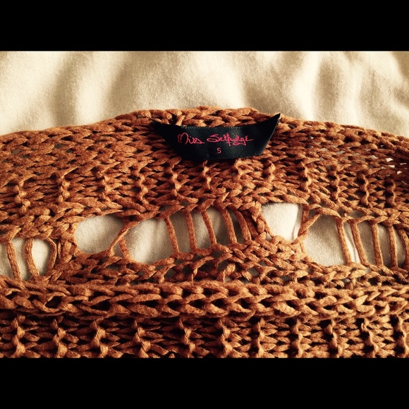 Top - Picture 2 of 2