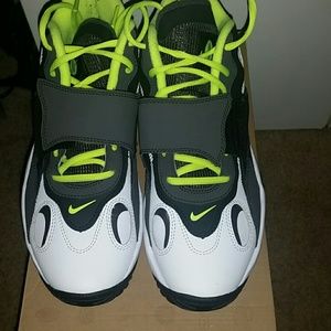 Like new Nike Air Speed Turf size 7y