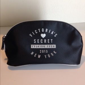 Victoria Secret PINK Fashion show 2013 makeup bag
