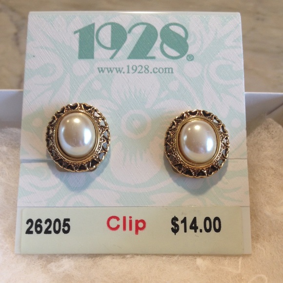 Vintage 1928 clip on earrings