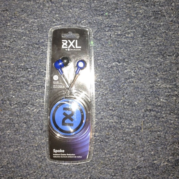 BRAND NEW skull candy blue head phones.