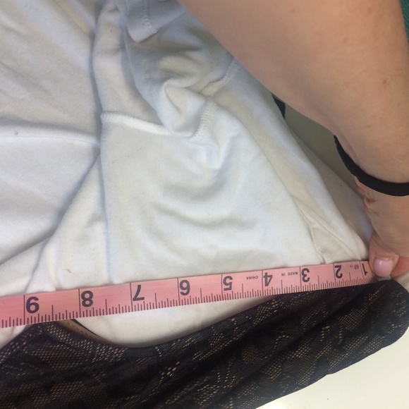 Nude illusion lace ruffle bottom top - Picture 4 of 4