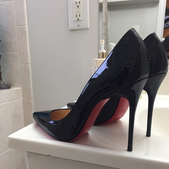 Authentic Christian Louboutin Decollete 554