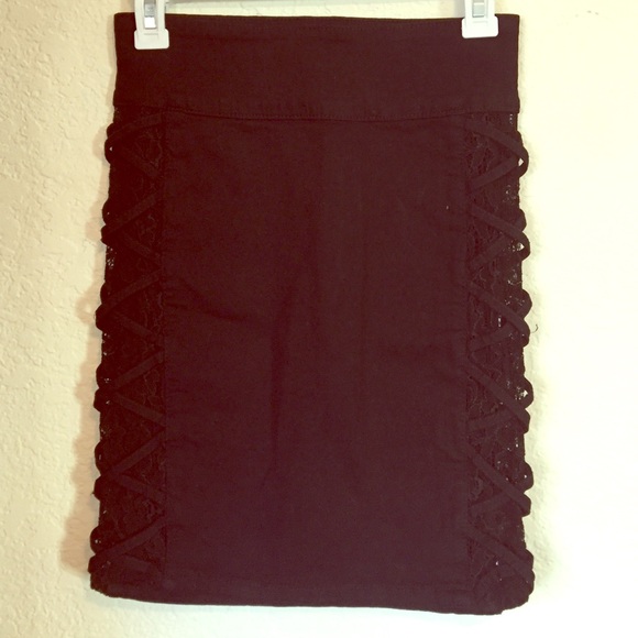 Silence+ Noise black skirt size small lace detail