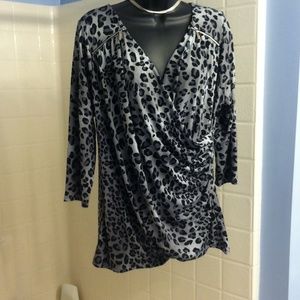 Grey/black printed top