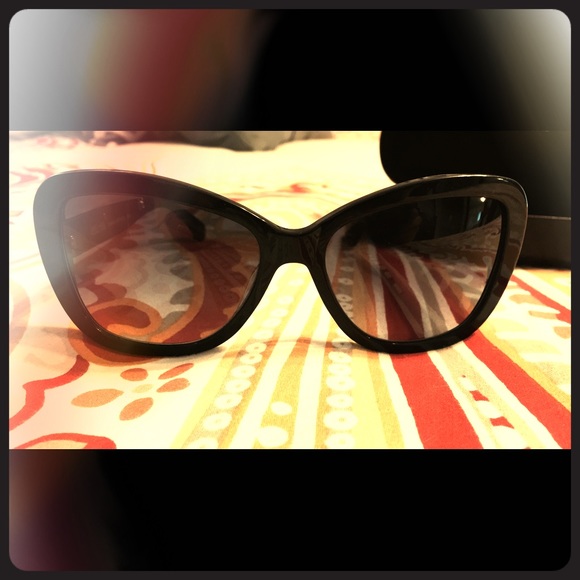 MICHAEL KORS BLACK Sunglasses.