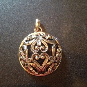 Barse pendant