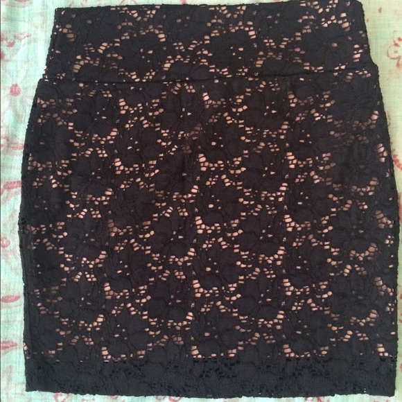 SKIRT - Picture 2 of 2