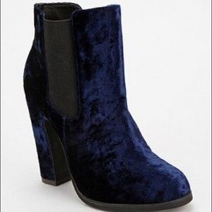 Kimchi Blue Velvet Chelsea Boot
