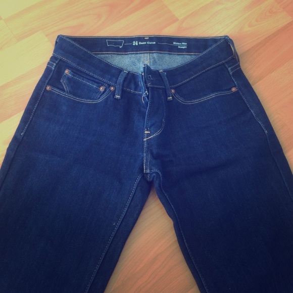 Levis Demi Curve Jeans 24