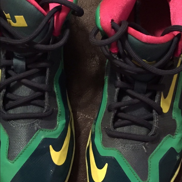 Bundle 2 pair of boys size 2 tennis shoes.