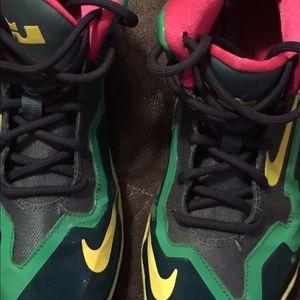 Bundle 2 pair of boys size 2 tennis shoes.