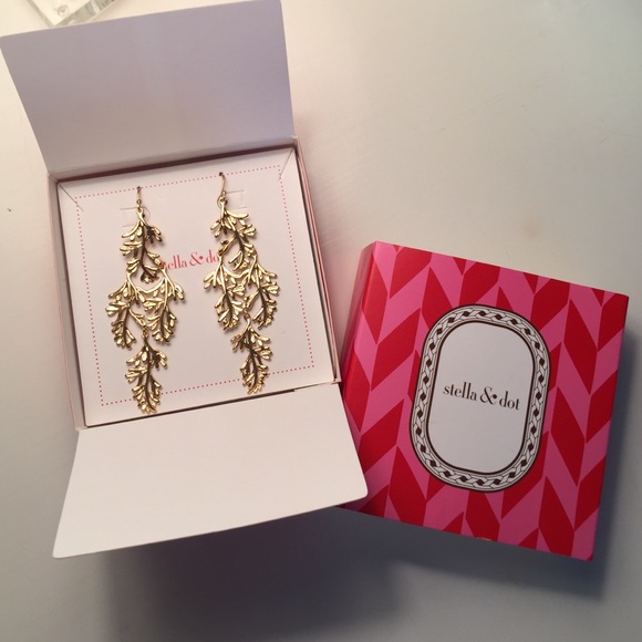 Stella & Dot Jewelry - New Stella & Dot gold chandelier earrings